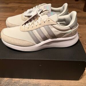 Adidas Run‎ 70s Ladies Size 9 Beige, gray and White Sneakers NEW